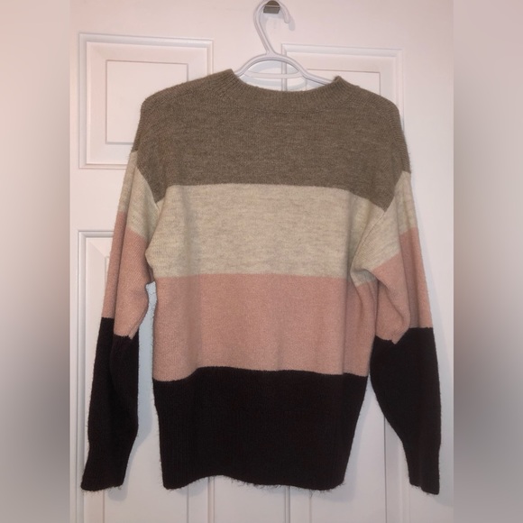 A size Small H&M wooled cardigan. - Picture 3 of 5